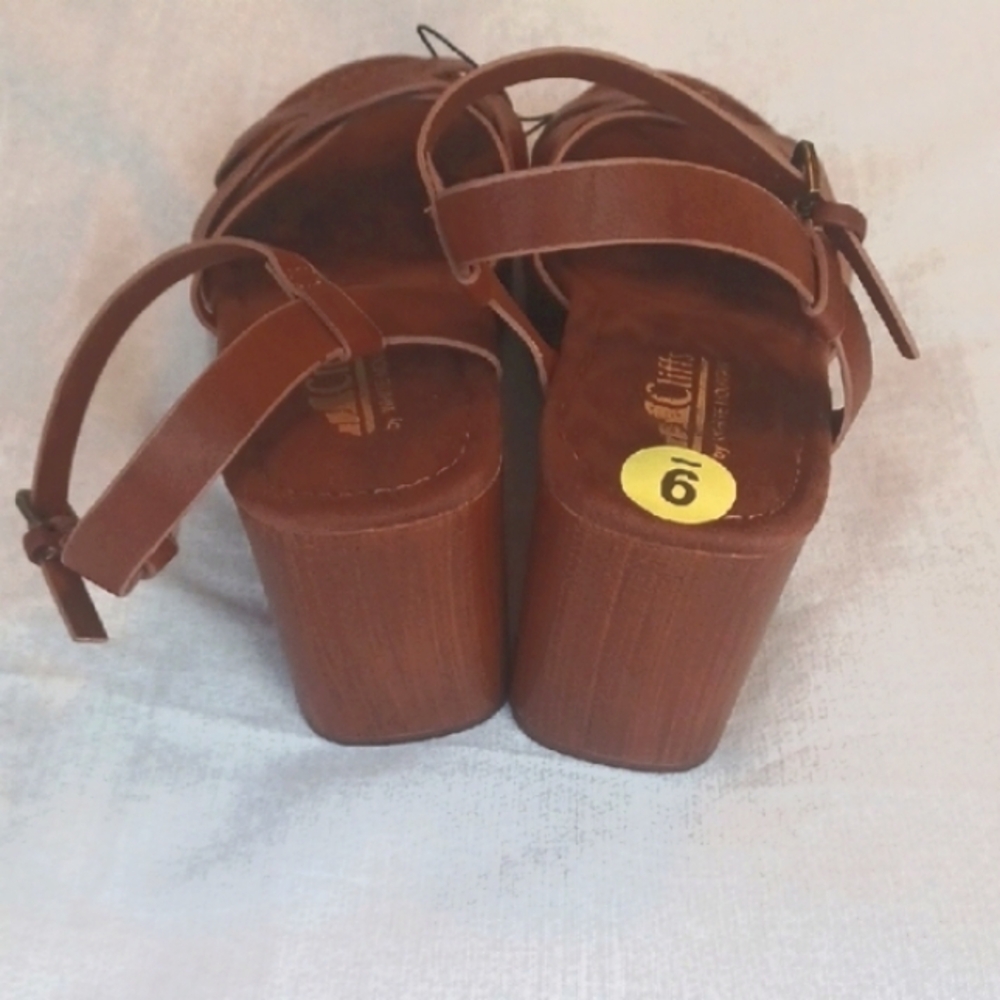 Cliffs by WHITE MOUNTAIN Brown Casual Sandals - Picture 4 of 6